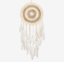Indlæs billede til gallerivisning Drømmefanger, hæklet – med fjer & perler - beige/hvid gauasha.com