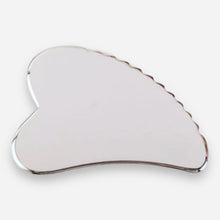Indlæs billede til gallerivisning Aya Sculpt Gua Sha i rustfrit stal med takkede kanter til ansigtsbehandling
