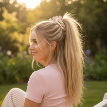 Indlæs billede til gallerivisning By Eline - stor hårscrunchie, hæklet med blomster gauasha.com
