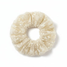 Indlæs billede til gallerivisning By Eline - blonde scrunchie gauasha.com
