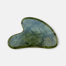 Indlæs billede til gallerivisning Gua Sha kit - Jade med jojobaolie Gua Sha ansigtsmassage gauasha.com
