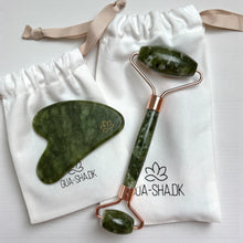 Indlæs billede til gallerivisning Gua Sha &amp; Faceroller sæt - Mørk Jade gauasha.com
