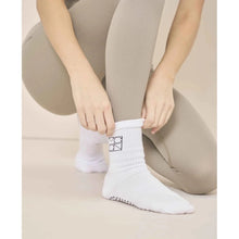 Indlæs billede til gallerivisning Moonchild Pilates Strømper - Anti-Slip Yoga Sokker til Reformer &amp; Pilates gauasha.com
