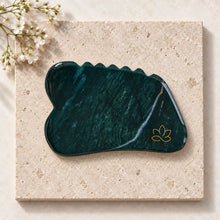 Indlæs billede til gallerivisning Ellie Lift Gua Sha i A-grade Moss Agate | Lifting, drænage &amp; ansigtsmassage gauasha.com
